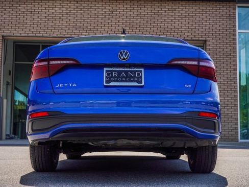 Used 2024 Volkswagen Jetta SE FWD image 10