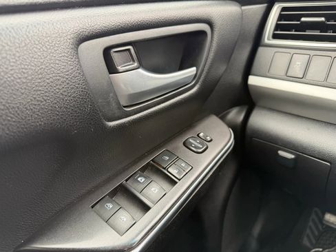 Used 2017 Toyota Camry SE image 16