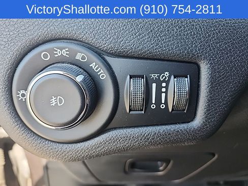 Certified 2016 Jeep Cherokee Latitude w/ Safety/Convenience Group image 14