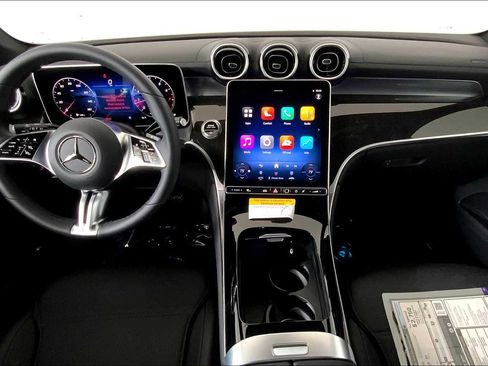 Used 2025 Mercedes-Benz GLC 300 4MATIC image 8