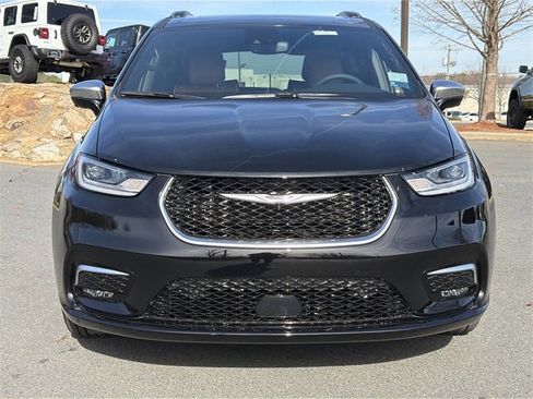 New 2026 Chrysler Pacifica Pinnacle image 14