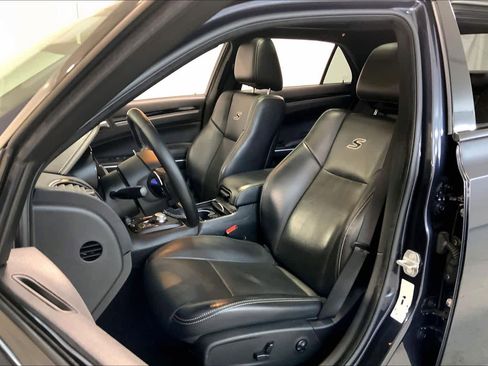 Used 2019 Chrysler 300 S w/ 300S Premium Group image 7