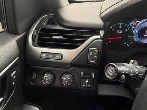 Used 2018 Chevrolet Tahoe Premier AWD/4WD image 22
