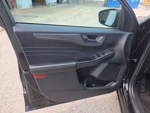 Used 2025 Ford Escape Active AWD/4WD image 10