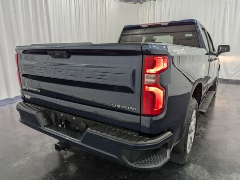 Used 2020 Chevrolet Silverado 1500 Custom w/ Custom Value Package image 8