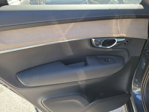 Certified 2025 Volvo XC90 B5 Plus image 18