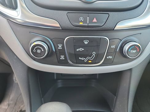 Used 2022 Chevrolet Equinox LS w/ LPO, Floor Liner Package image 18