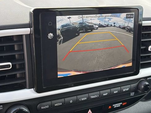 Used 2025 Hyundai Venue Limited FWD image 16