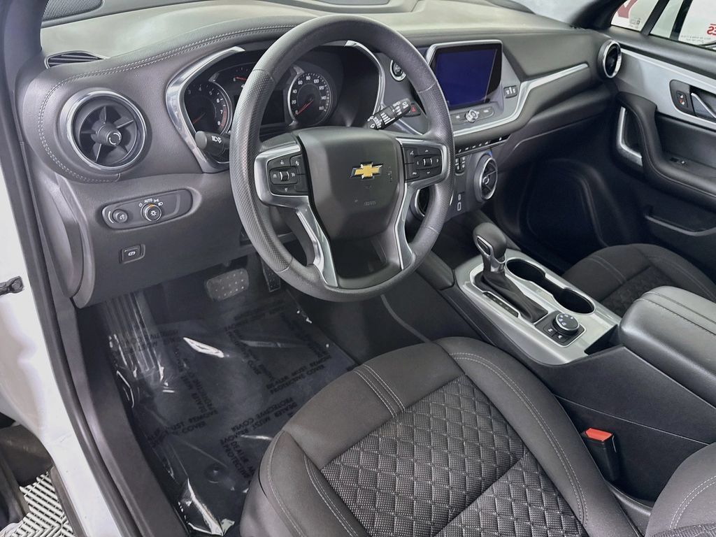 Used 2021 Chevrolet Blazer LT AWD/4WD image 17