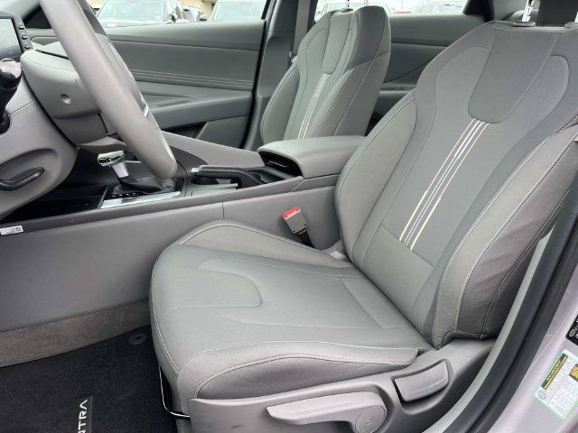 Used 2025 Hyundai Elantra Sport FWD image 21