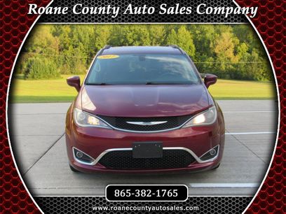 Used 2017 Chrysler Pacifica Touring-L w/ Tire & Wheel Group