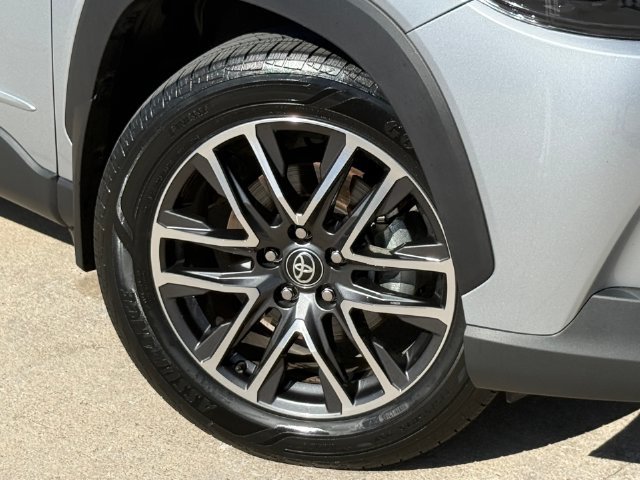 Used 2026 Toyota Corolla Cross XLE w/ Convenience Package FWD image 2