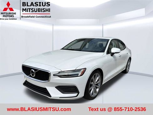 Used 2019 Volvo S60 T5 Momentum w/ Multimedia Package FWD image 1