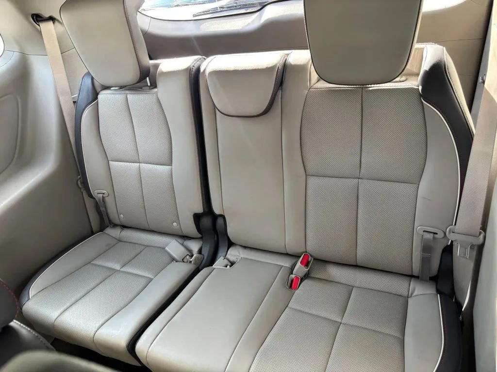Used 2016 Kia Sedona LX w/ LX Essentials Premium Package FWD image 14