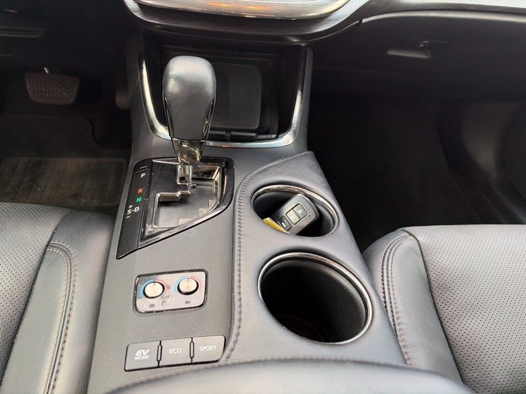 Used 2016 Toyota Avalon Limited w/ Protection Package FWD image 18