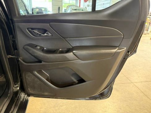 Used 2018 Chevrolet Traverse LT w/ LPO, 'HIT The Road' Package AWD/4WD image 16