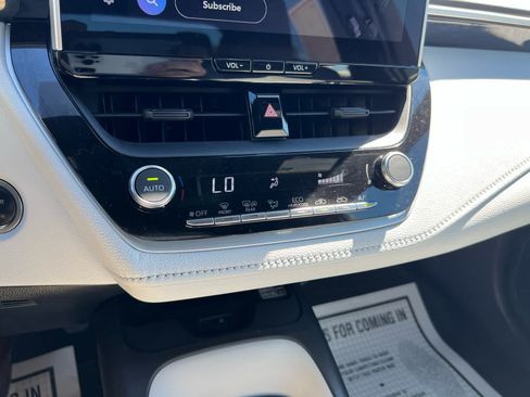 Certified 2025 Toyota Corolla SE w/ SE Premium Package FWD image 19