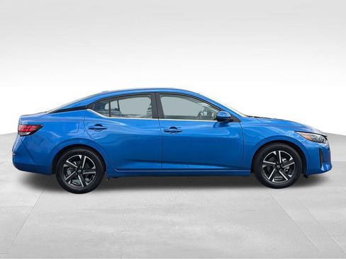 Used 2025 Nissan Sentra SV FWD image 8