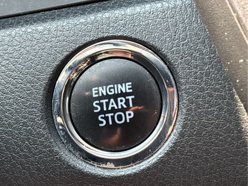 Used 2022 Toyota Camry SE w/ Cold Weather Package FWD image 16
