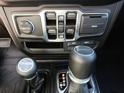 Used 2023 Jeep Gladiator Sport AWD/4WD image 47