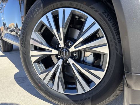 Used 2023 Nissan Rogue SV image 7