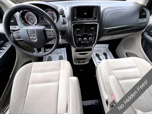 Used 2019 Dodge Grand Caravan SE w/ UConnect Hands-Free Group FWD image 13
