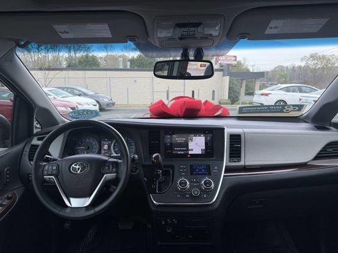 Used 2015 Toyota Sienna Limited Premium image 14