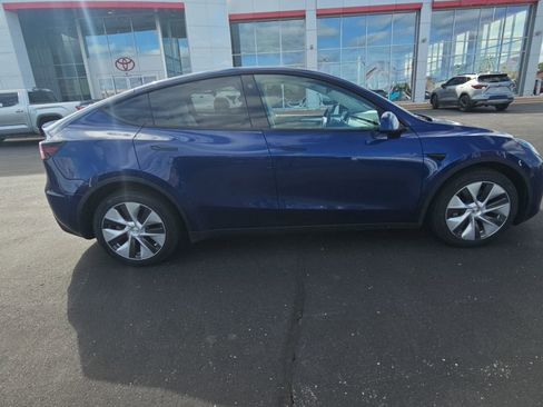 Used 2023 Tesla Model Y Long Range AWD/4WD image 2
