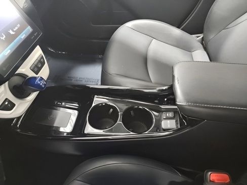 Used 2018 Toyota Prius Prime Premium image 32