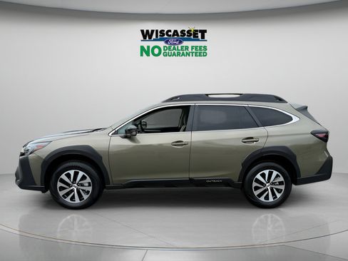 Used 2025 Subaru Outback Premium AWD/4WD image 2