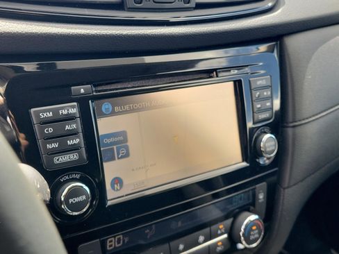 Used 2017 Nissan Rogue SV w/ SV Premium Package image 23