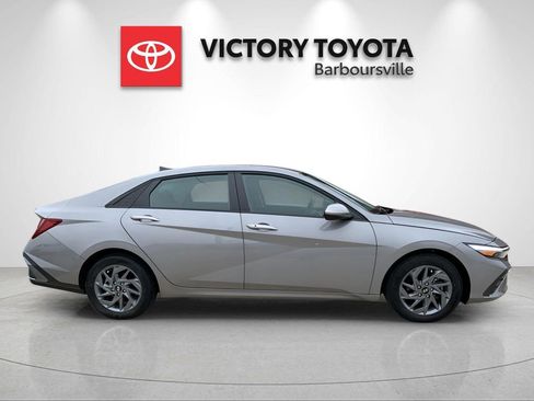 Used 2024 Hyundai Elantra SEL image 3