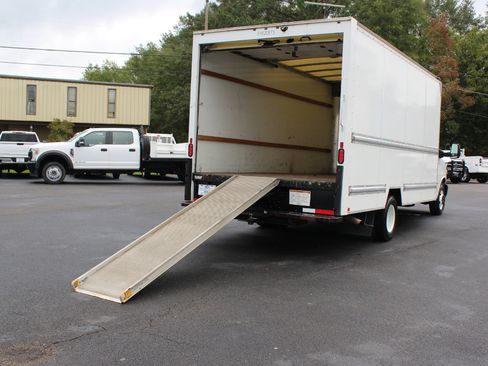 Used 2021 GMC Savana 3500 Extended w/ Power Convenience Package image 17