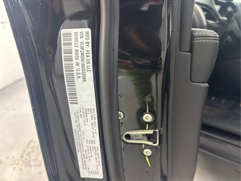 Used 2022 Jeep Cherokee Limited w/ Mopar Interior Package image 30