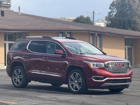 Used 2017 GMC Acadia Denali w/ Technology Package AWD/4WD image 7