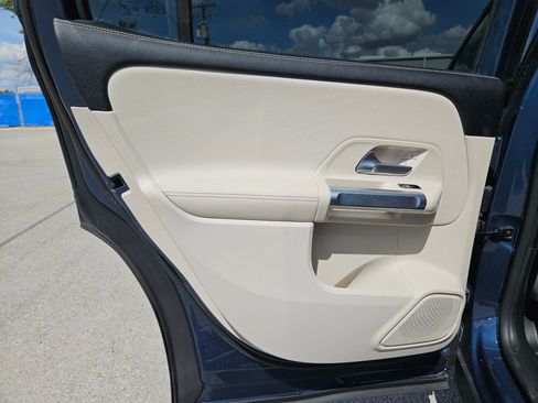 Used 2022 Mercedes-Benz GLB 250 image 15