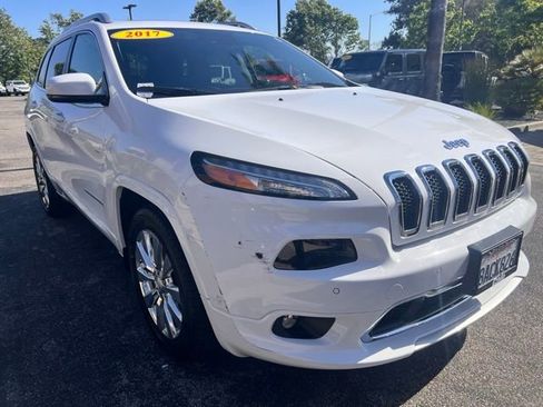 Used 2017 Jeep Cherokee Overland w/ Technology Group FWD image 7