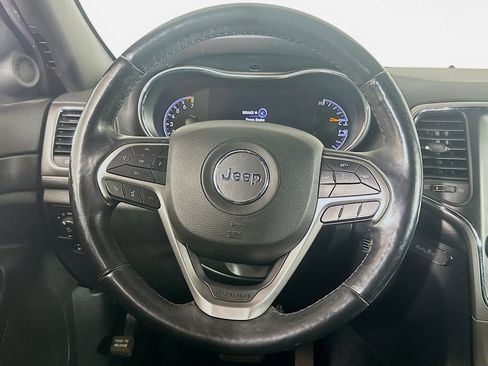 Used 2020 Jeep Grand Cherokee Laredo AWD/4WD image 18