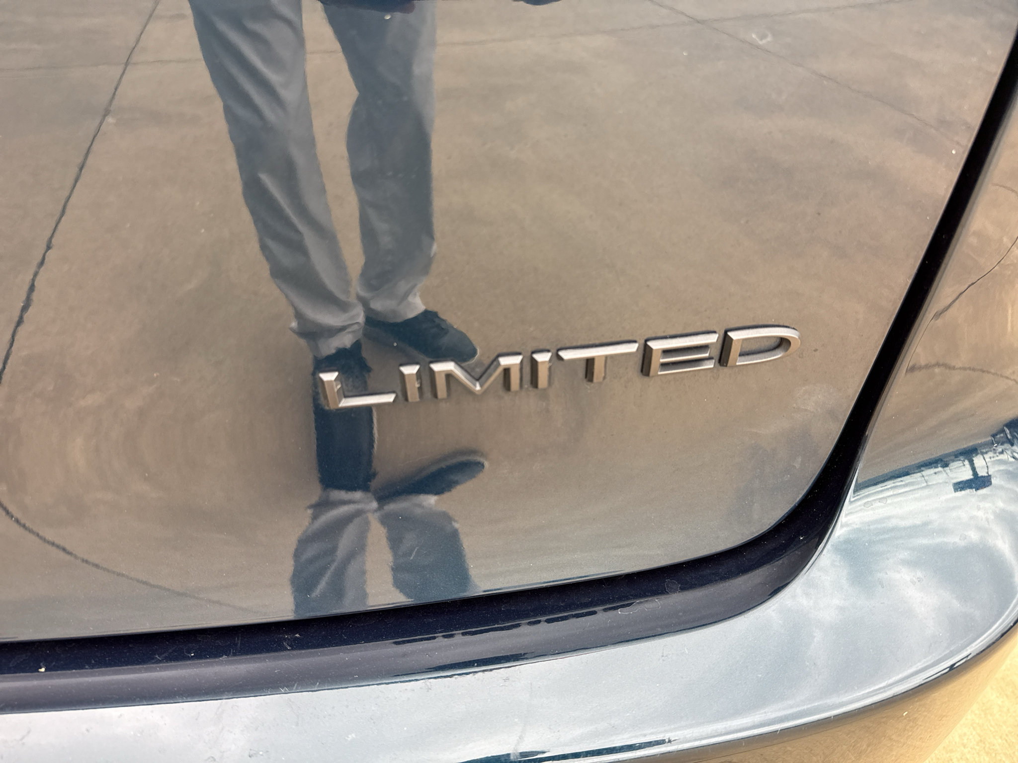 Used 2025 Chrysler Pacifica Limited FWD image 11