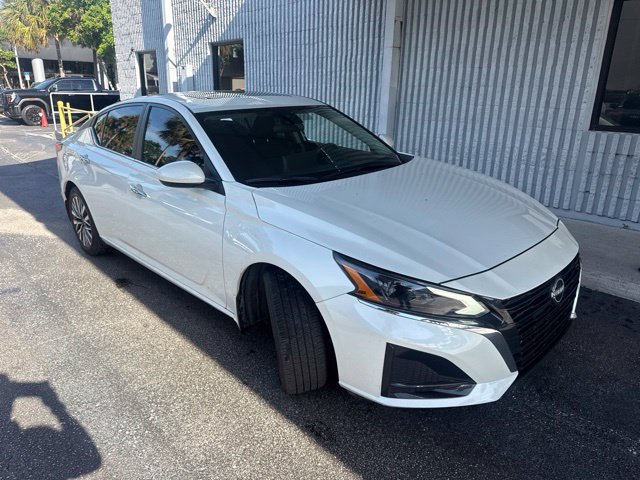 Used 2024 Nissan Altima 2.5 SV w/ SV Premium Package FWD image 4