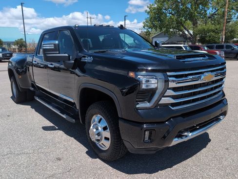 Used 2024 Chevrolet Silverado 3500 High Country w/ High Country Premium Package AWD/4WD image 4