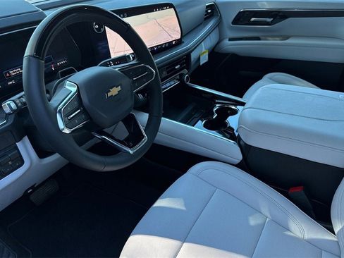 New 2026 Chevrolet Suburban Premier image 10