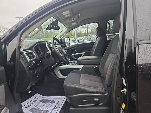 Used 2021 Nissan Titan SV w/ SV Convenience Package image 9