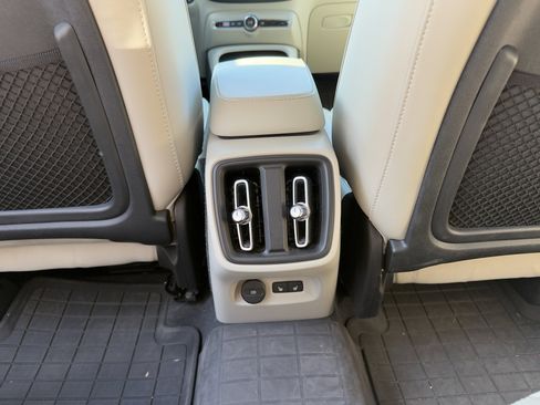 Certified 2023 Volvo XC40 B5 Plus w/ Climate Package image 31