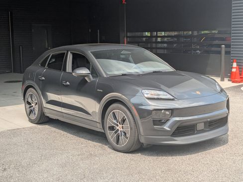 New 2025 Porsche Macan 4 Electric image 7