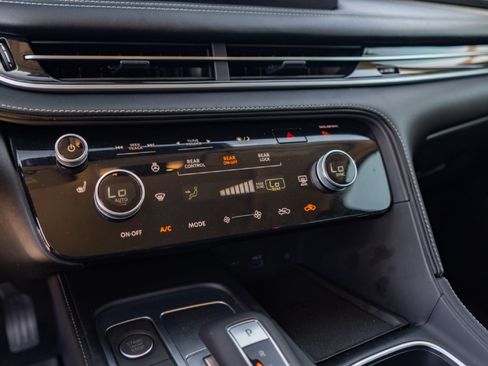 Certified 2025 INFINITI QX60 Pure FWD image 17
