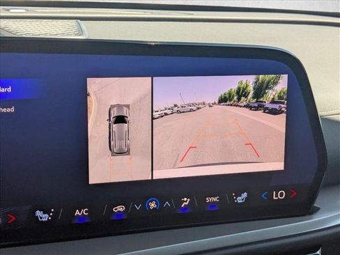 Used 2024 Chevrolet Traverse LT w/ Enhanced Driving Package FWD image 13