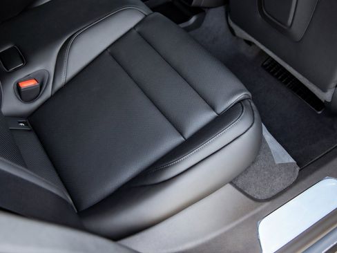 Used 2025 Porsche Taycan 4 Cross Turismo image 35