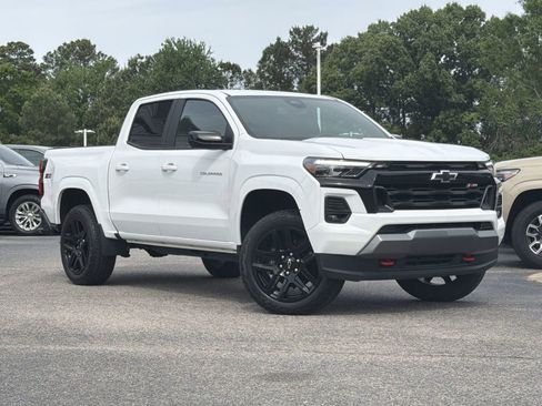 Used 2025 Chevrolet Colorado Z71 w/ Z71 Convenience Package 2 image 2