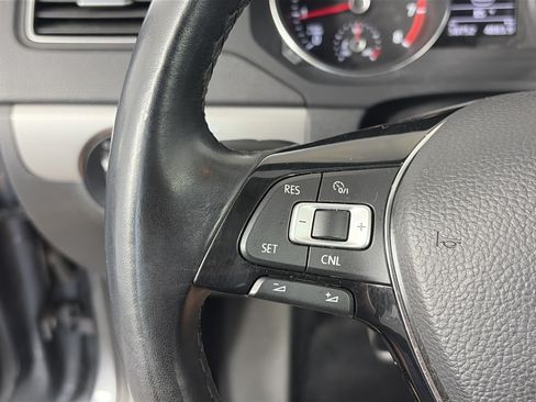 Used 2017 Volkswagen Jetta SE FWD image 27